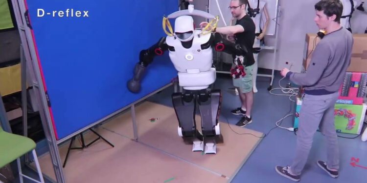 Arastirmacilar-Robotlara-Dusmekten-Kacinmak-Icin-Duvarlara-Yaslanmayi-Ogretiyor