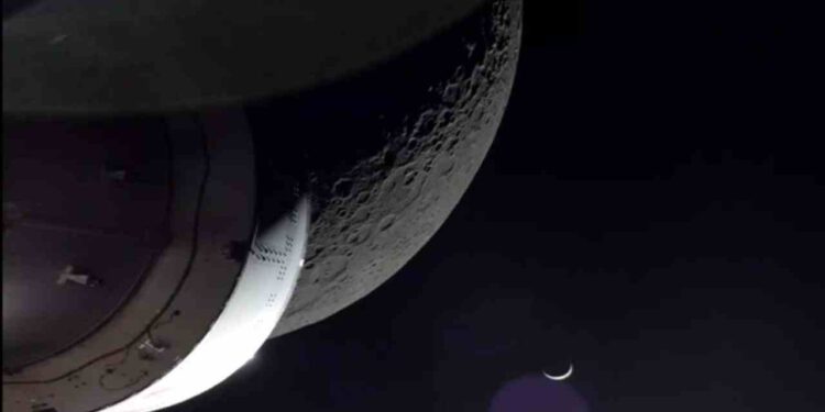 NASA-Orion-Ay-Yuzeyini-Son-Kez-Gecti