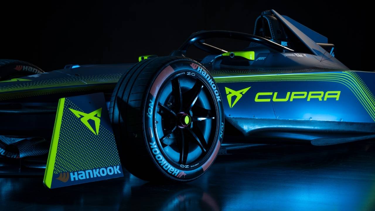Yeni-ABT-Cupra-Formula-E-yaris-Otomobili-Tanitildi1