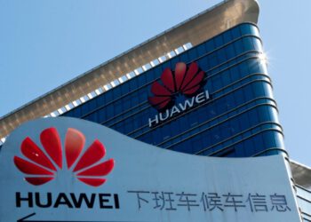 Huawei, Büyük Bir Sahte Kulaklık Üreticisini Çökertti