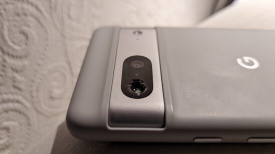 Google Pixel 7 Şikayetleri Artıyor: Kamera Camı Kırılıyor!