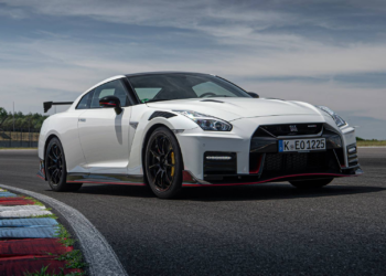 Nissan'ın Nismo Bölümü Hibrit Bir Spor Otomobil Hazırlıyor