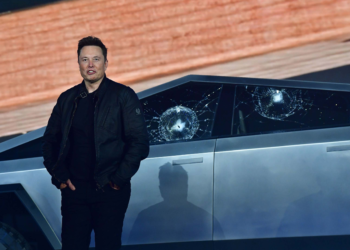 Tesla Cybertruck Tasarımlı Kablosuz Şarj Cihazı Çıkardı!