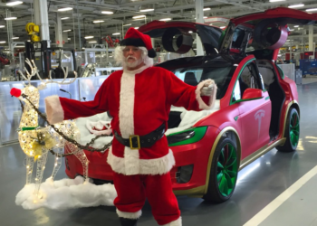 Tesla Gelişmiş Otopilot'u 30 Gün Ücretsiz Veriyor