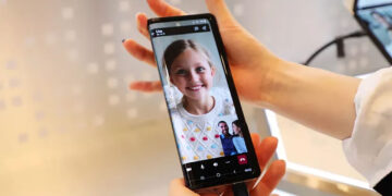 Samsung 360 Derece Katlanabilen Yeni Ekranını Tanıttı