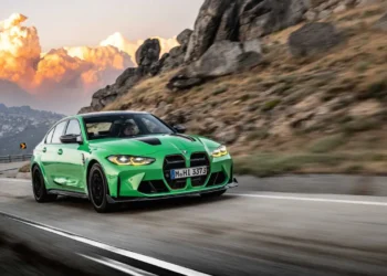 BMW-Yeni-M3-CSi-Tanitti-Daha-Guclu-Daha-Sert