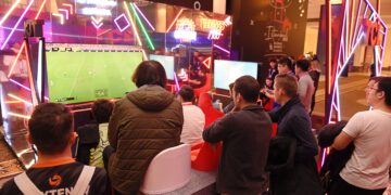 144hz yenileme hızıyla yüksek oyun performansı sunan TCL 98C735, GEG’de oyuncularla buluştu