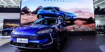 Huawei Tesla ile Rekabet Etmek için Fiyatları Düşürdü