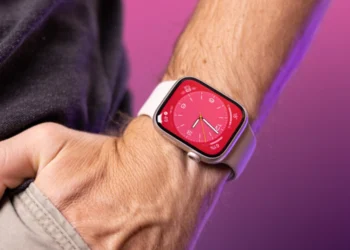 Yeni Apple Watch Bileğinizin Şeklini Alan Ekranla Gelebilir!