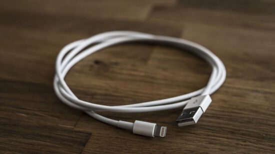 Hindistan'da Fabrika Yangını Çıktı: Apple da Yandı!