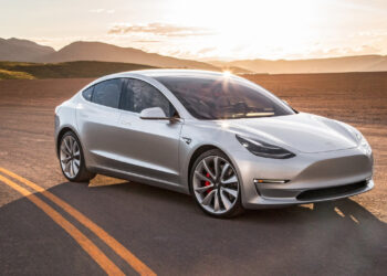 Tesla Model 3'ü Hackleyenlere Büyük Ödül