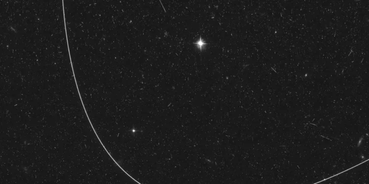 SpaceXin-Starlinki-Hubble-Gozlemlerini-Sekteye-Ugratiyor