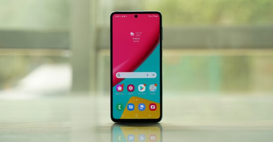 Galaxy M54 İçin Geri Sayım Başladı! Orta Seviye Alev Aldı!
