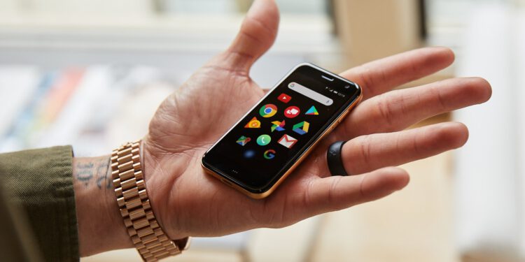 Pebble Telefon İşine Giriyor! Küçük Telefonlar Geri Geliyor!