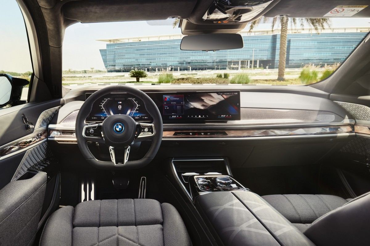 BMW i70