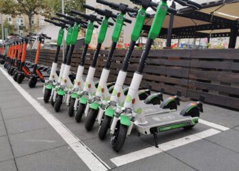 İstanbul Büyükşehir Belediyesi Elektrikli Scooter Çilesine El Atıyor!