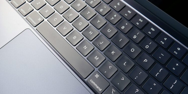 Apple MacBook Klavye Sorunları İçin Tazminat Ödeyecek!