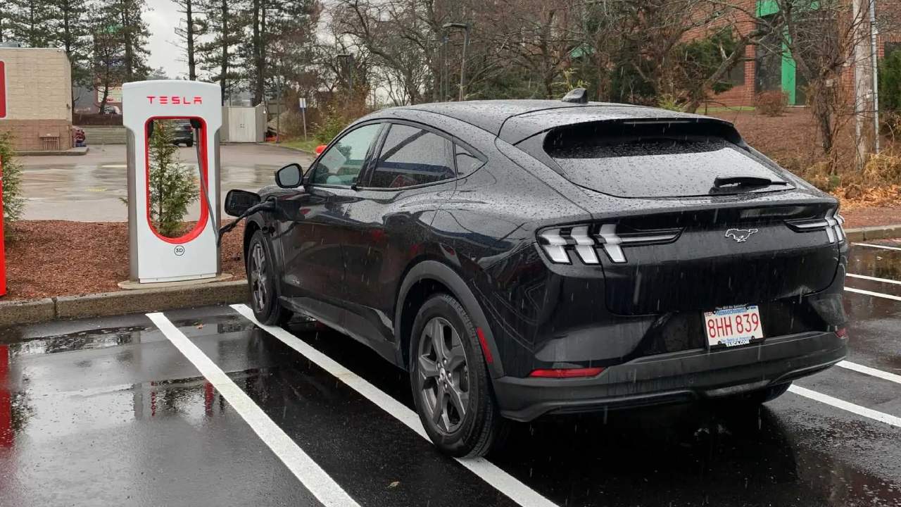 Ford-ve-Tesla