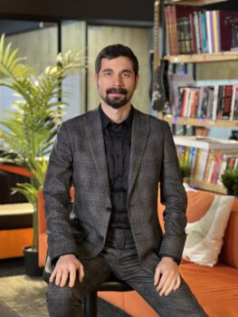 Verimliliği ve Ciroyu Düşüren Çalışan Sirkülasyonu Sorununa PEAKUP’tan Velocity İntranet Çözümü