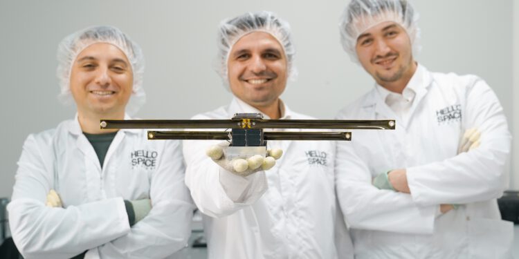 Hello Space’in ilk test cep uydusu ‘İstanbul’  SpaceX Transporter-8 ile uzaya fırlatıldı