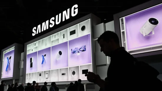 Samsung Gelirleri Bu Çeyrekte de Çakıldı! Bir Devin Düşüşü!