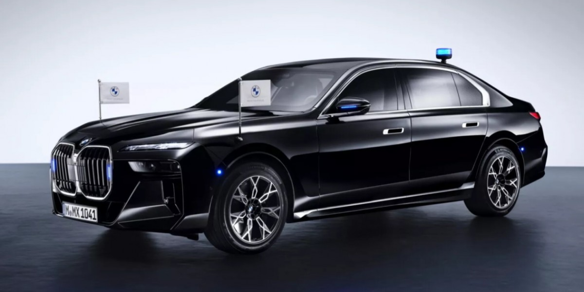 Zırhlı ve Elektrikli: BMW i7 Protection BMW i7