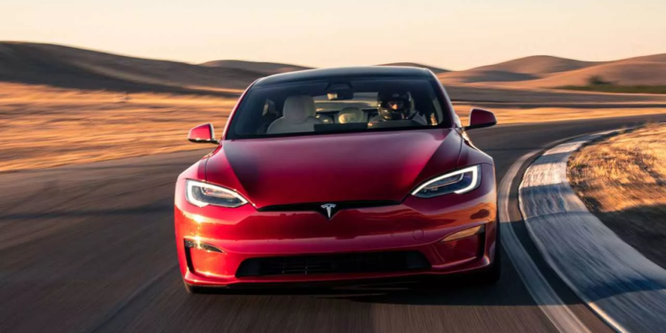 Siri ile Tesla Kontrol Edilebilecek!