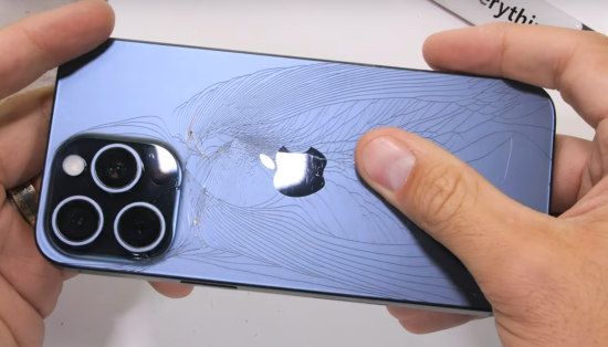iPhone 15 Pro Max Dayanıklılık Testinde Sınıfta Kaldı! Bir İlk Oldu!