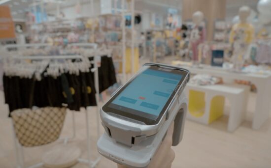 Verimliliğini artırıp hızlanmak isteyen perakendeci RFID teknolojisine geçiyor