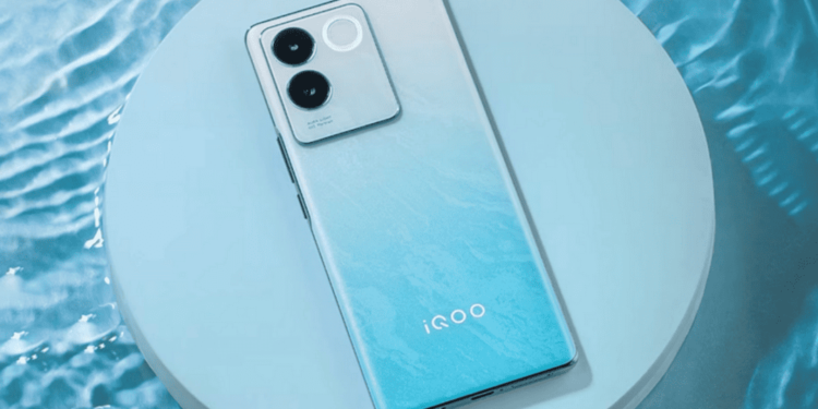 iQOO Z7 Pro Tanıtıldı! Dimensity 7200, 120Hz Ekran ve Dahası!