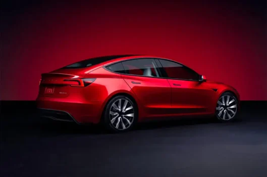 Tesla Model 3 Yepyeni Tasarımıyla Karşımızda! Yok Satacak!