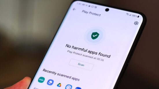 Samsung Galaxy telefonlardaki eski Google Play sistem güncellemesi sorununa açıklık getirdi