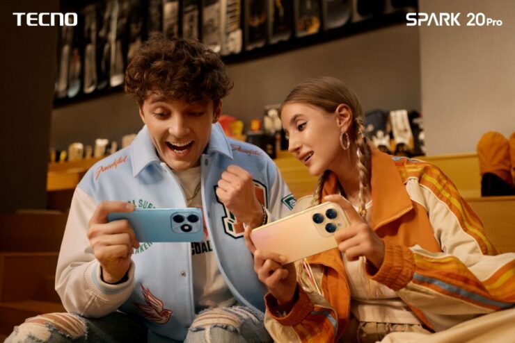 TECNO SPARK 20 Pro kamerası ile şapkadan tavşan çıkarıyor
