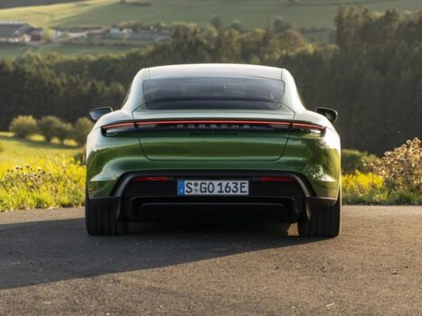 Rusya’da tüm Porsche otomobiller aynı anda kilitlendi!