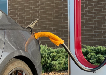 Tesla ıslak havlu şarj