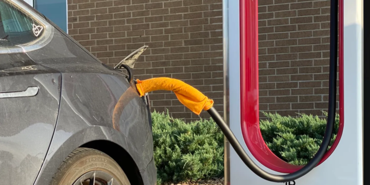 Tesla ıslak havlu şarj