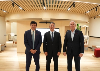 GlassHouse'u 60 milyon dolara satın alan e& enterprise Türkiye'ye açılıyor