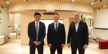 GlassHouse'u 60 milyon dolara satın alan e& enterprise Türkiye'ye açılıyor
