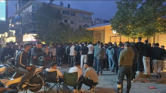 Türkiye iPhone 16 kuyruğu