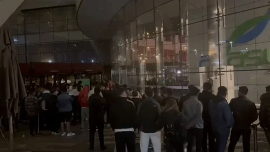 Türkiye iPhone 16 kuyruğu