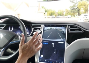 Tesla kendi kendine park etme