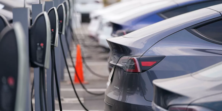 Türkiye'de Elektrikli Araç Satışlar ve Şarj Altyapısı Hızla Büyüyor!