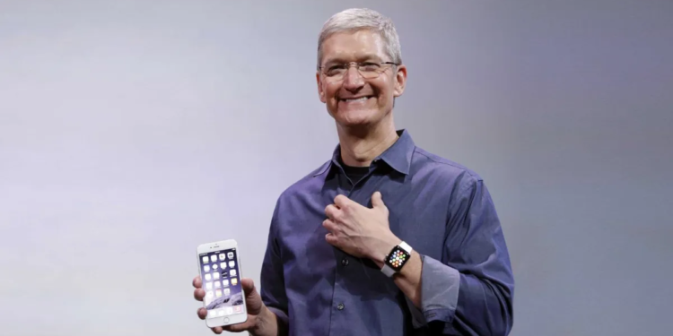 Apple Watch Tim Cook'un babasının hayatını kurtardı.