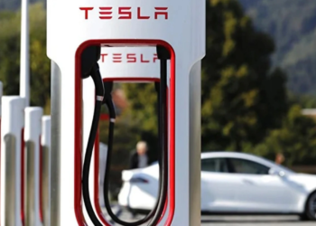 Tesla Supercharger İstasyonu