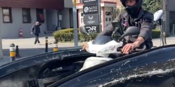 İstanbul'da Teknoloji Harikası: Karada ve Denizde Giden Motosiklet!