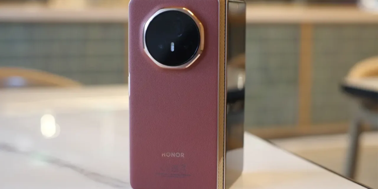 Honor Magic V4