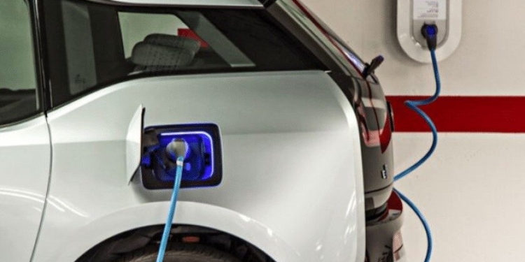 Elektrikli Araç Sahiplerine Müjde! Araç Şarj Cihazı Kurulumu Kolaylaşıyor