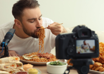 Mukbang akımı nedir? Mukbang ne demek?