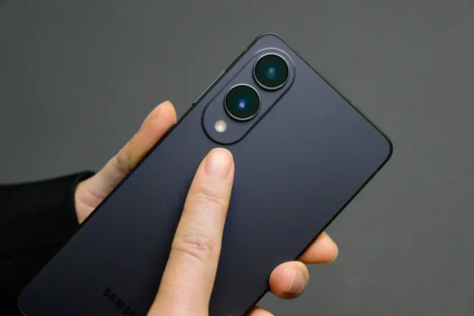 Galaxy S26 Edge iPhone 17 Air