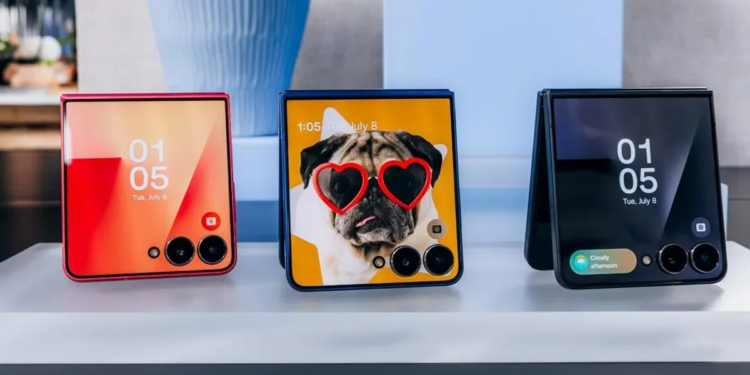 Galaxy Z Flip 7 üzdü! Yeşil çizgi sorunu görüldü! Galaxy Z Flip 7 FE